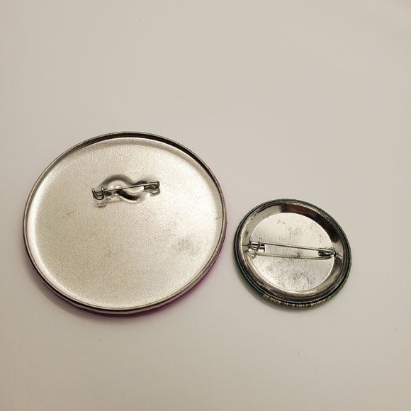 Lot of 2 pins Is it Friday Yet? He Bocci'd - Picture 4 of 6